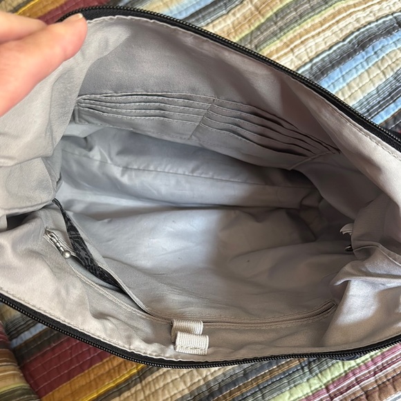 Baggallini Black and Gray Floral Crossbody Bag - Picture 4 of 5